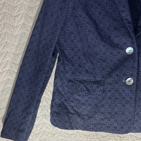 TravelSmith Navy Eyelet Notch-Lapel Blazer - Picture 4 of 7